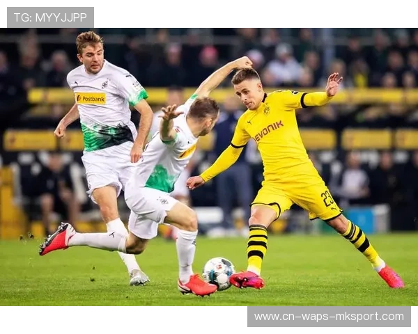 多特锋线互换撕裂防守，德甲赛场折射激情
