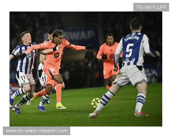 巴萨反击三打二成型，最后一脚传球走样，巴萨反转